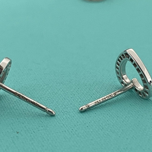 ❌SOLD❌Tiffany white gold diamond metro heart earrings - Picture 6 of 10